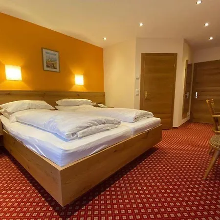 מלון Hotel-pension Strolz 3*