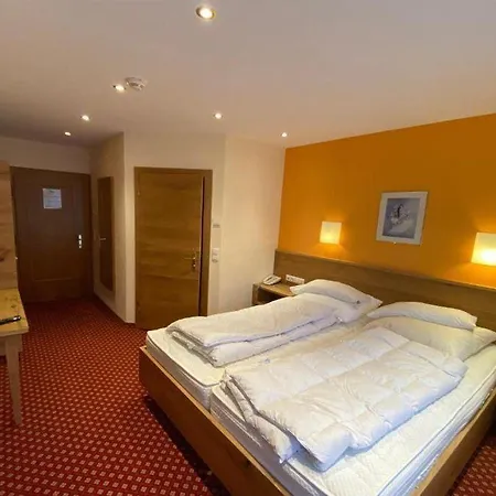 Hotel-pension Strolz מלון 3*